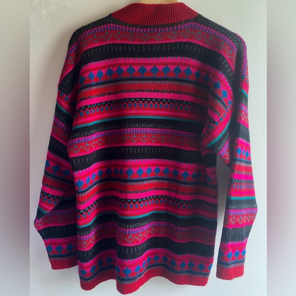 {COLOURFUL VINTAGE SWEATER} brand: The Bay, size: US M-L, colour: multicolour - Picture 5 of 5